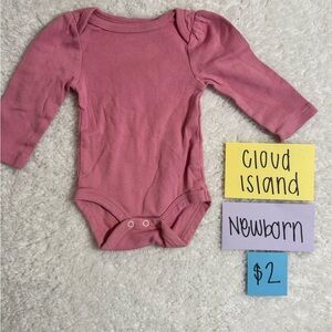 NWOT Infant Cloud Island Long Sleeve Bodysuit in Rose, Newborn